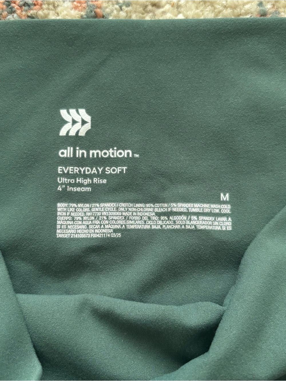 NWT Women’s Green All In Motion Biker Shorts - Picture 3 of 4